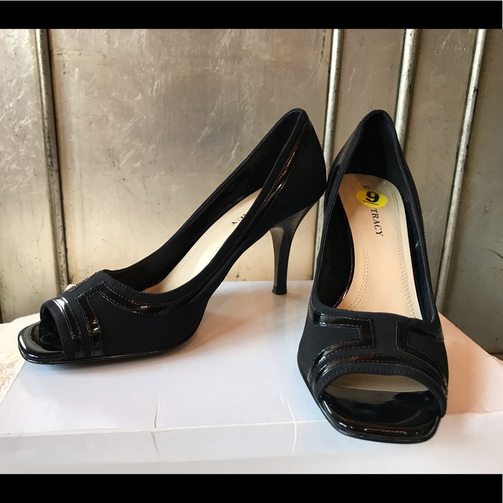 Ellen Tracy Black Shoes